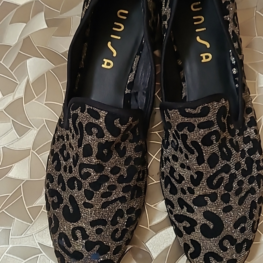 New Unisa sparkly flats